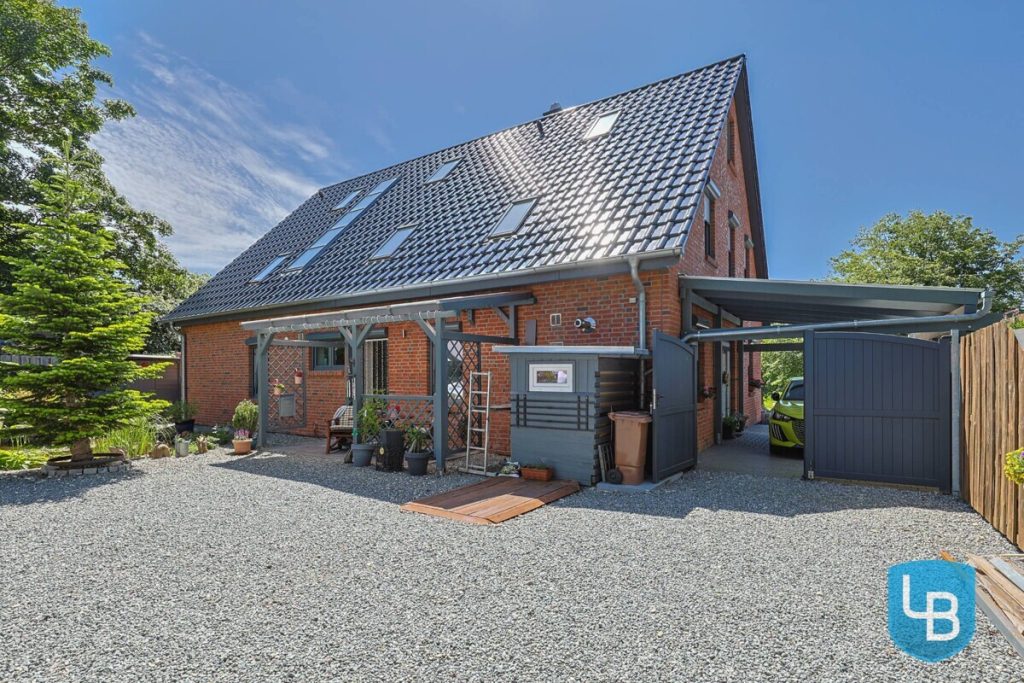 Immobilienangebot - Rastorfer Passau - Alle & Rest (Wohnen) - Modernes Wohnglück: Hochwertiges Zweifamilienhaus mit traumhafter Garten-Oase in Rastorfer Passau