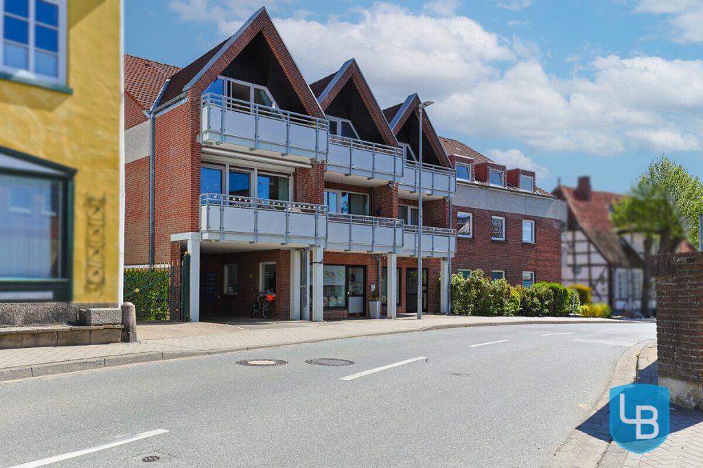 Immobilienangebot - Oldenburg in Holstein - Alle & Rest (Wohnen) - Investieren in Ostseenähe: Vermietete Dachgeschosswohnung mit Balkon