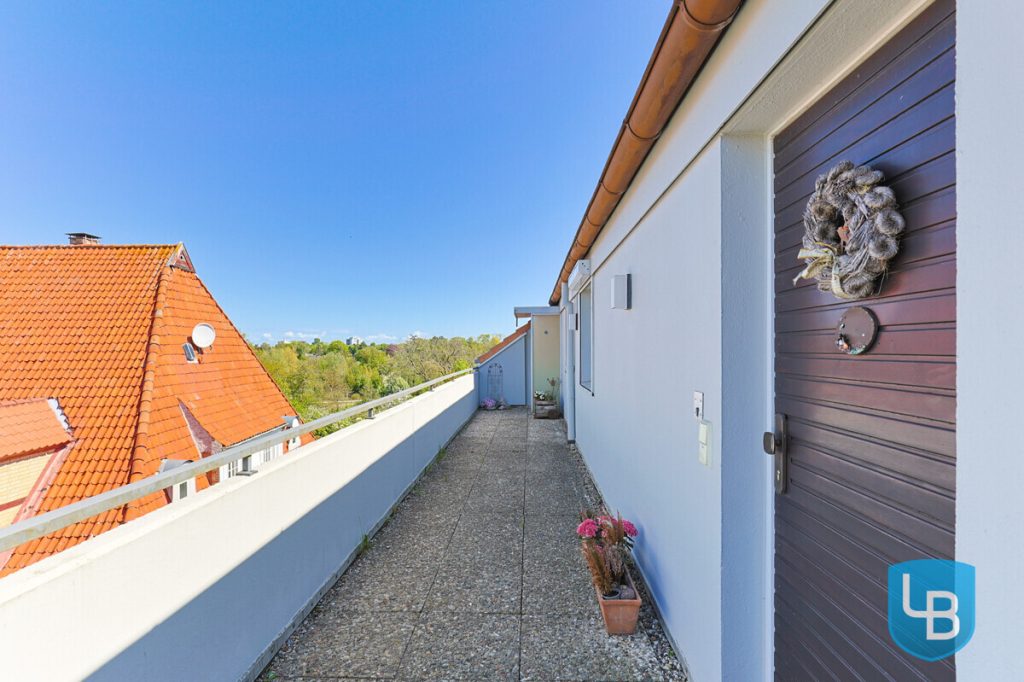 Immobilienangebot - Oldenburg in Holstein - Alle & Rest (Wohnen) - Investieren in Ostseenähe: Vermietete Dachgeschosswohnung mit Balkon