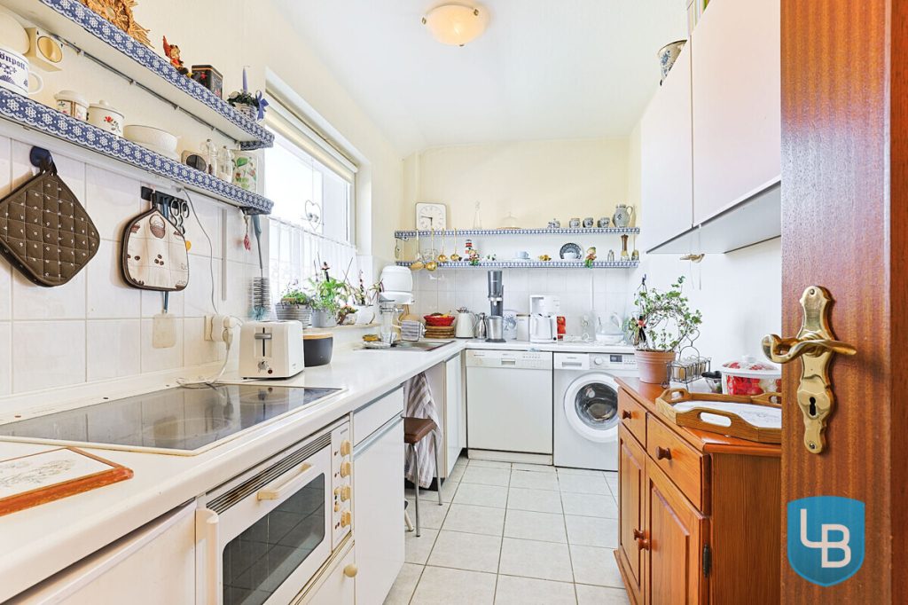 Immobilienangebot - Oldenburg in Holstein - Alle & Rest (Wohnen) - Investieren in Ostseenähe: Vermietete Dachgeschosswohnung mit Balkon