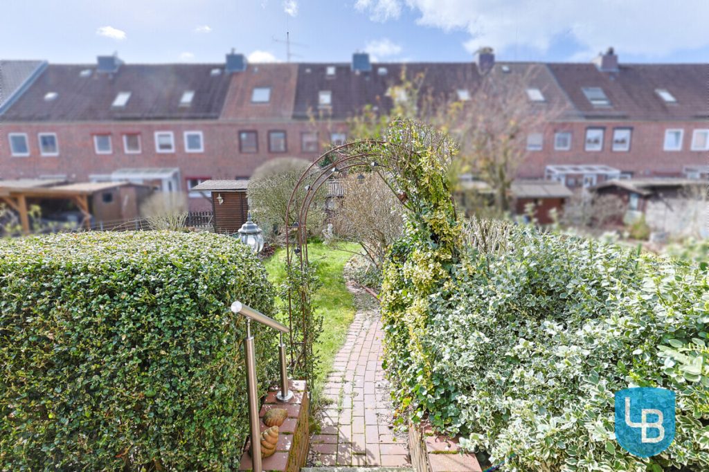 Immobilienangebot - Kiel - Alle & Rest (Wohnen) - Großzügiges Reihenhaus inkl. Anbau sucht neuen Besitzer