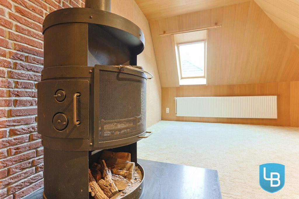 Immobilienangebot - Kiel - Alle & Rest (Wohnen) - Großzügig geschnittenes Einfamilienhaus mit Modernisierungsbedarf im Herzen von Kroog