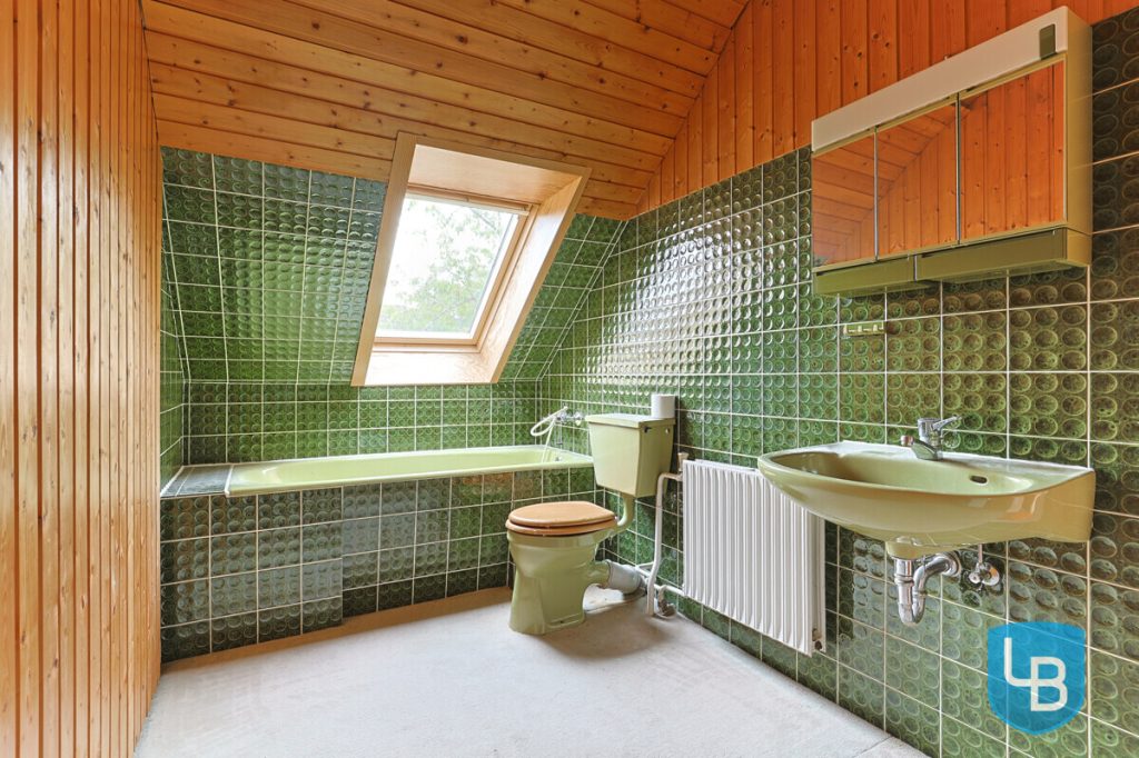 Immobilienangebot - Kiel - Alle & Rest (Wohnen) - Großzügig geschnittenes Einfamilienhaus mit Modernisierungsbedarf im Herzen von Kroog