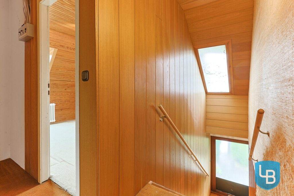 Immobilienangebot - Kiel - Alle & Rest (Wohnen) - Großzügig geschnittenes Einfamilienhaus mit Modernisierungsbedarf im Herzen von Kroog