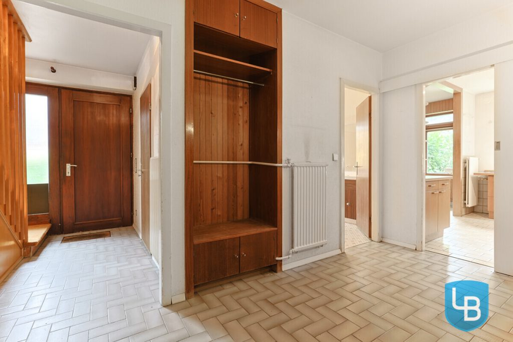 Immobilienangebot - Kiel - Alle & Rest (Wohnen) - Großzügig geschnittenes Einfamilienhaus mit Modernisierungsbedarf im Herzen von Kroog
