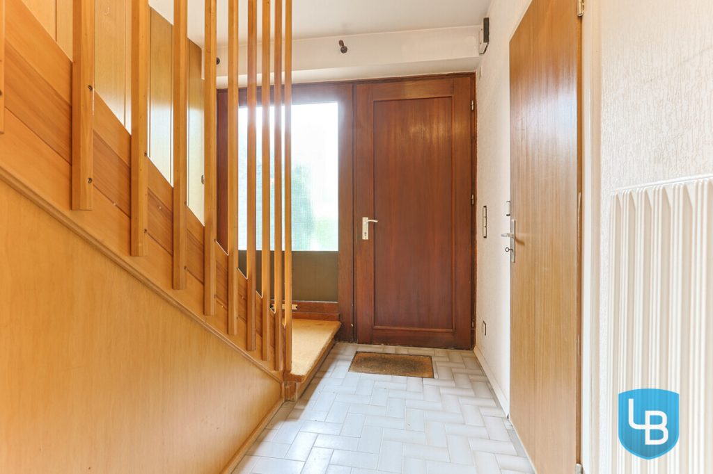 Immobilienangebot - Kiel - Alle & Rest (Wohnen) - Großzügig geschnittenes Einfamilienhaus mit Modernisierungsbedarf im Herzen von Kroog