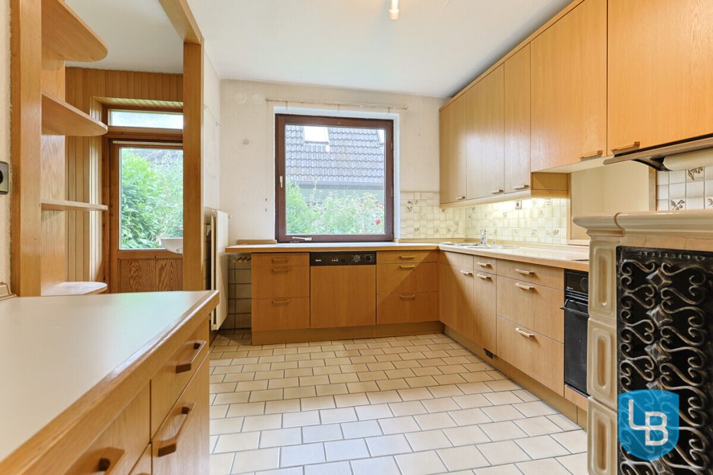 Immobilienangebot - Kiel - Alle & Rest (Wohnen) - Großzügig geschnittenes Einfamilienhaus mit Modernisierungsbedarf im Herzen von Kroog