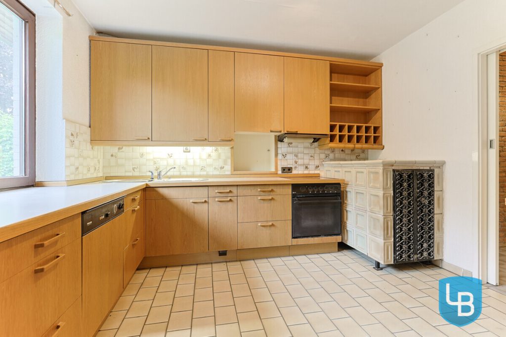 Immobilienangebot - Kiel - Alle & Rest (Wohnen) - Großzügig geschnittenes Einfamilienhaus mit Modernisierungsbedarf im Herzen von Kroog