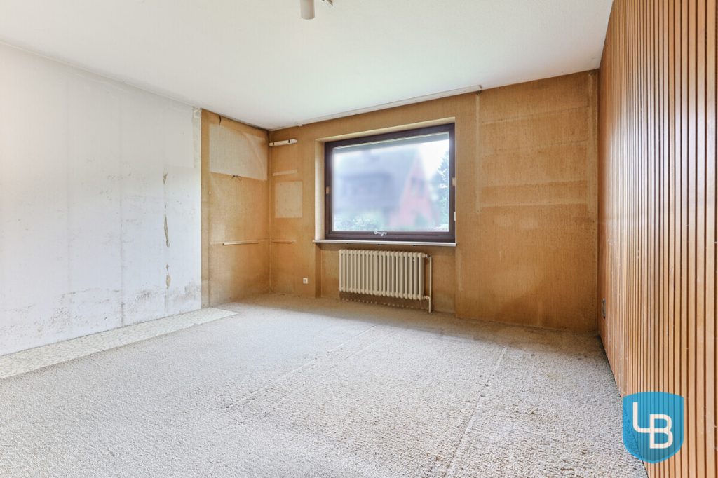 Immobilienangebot - Kiel - Alle & Rest (Wohnen) - Großzügig geschnittenes Einfamilienhaus mit Modernisierungsbedarf im Herzen von Kroog