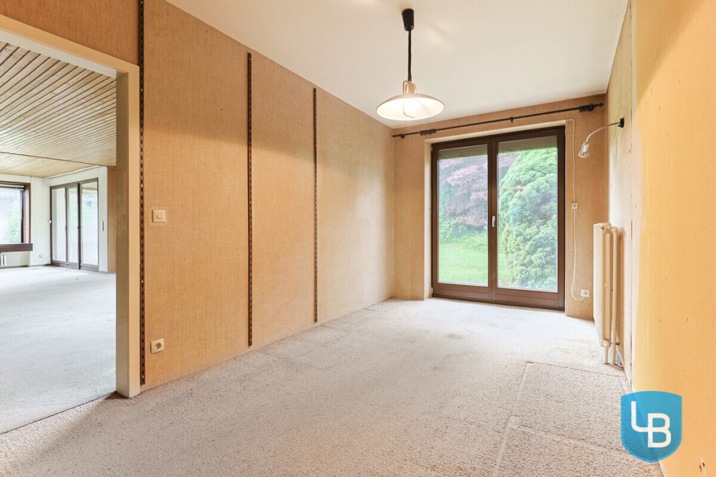 Immobilienangebot - Kiel - Alle & Rest (Wohnen) - Großzügig geschnittenes Einfamilienhaus mit Modernisierungsbedarf im Herzen von Kroog