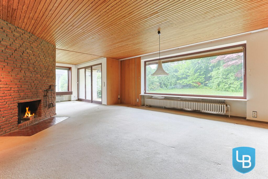Immobilienangebot - Kiel - Alle & Rest (Wohnen) - Großzügig geschnittenes Einfamilienhaus mit Modernisierungsbedarf im Herzen von Kroog