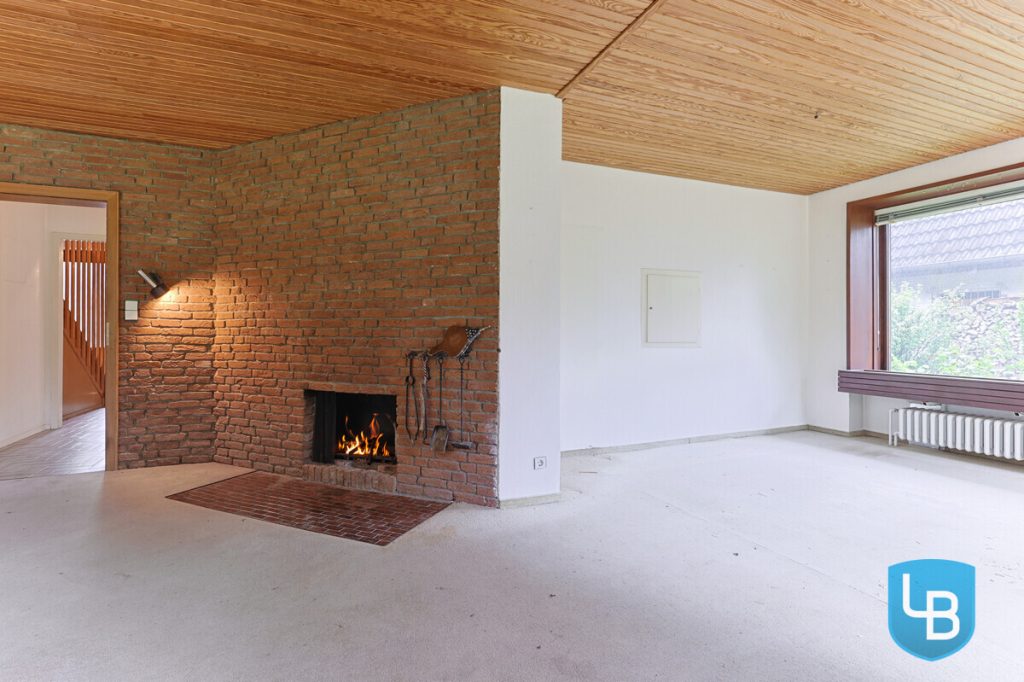 Immobilienangebot - Kiel - Alle & Rest (Wohnen) - Großzügig geschnittenes Einfamilienhaus mit Modernisierungsbedarf im Herzen von Kroog