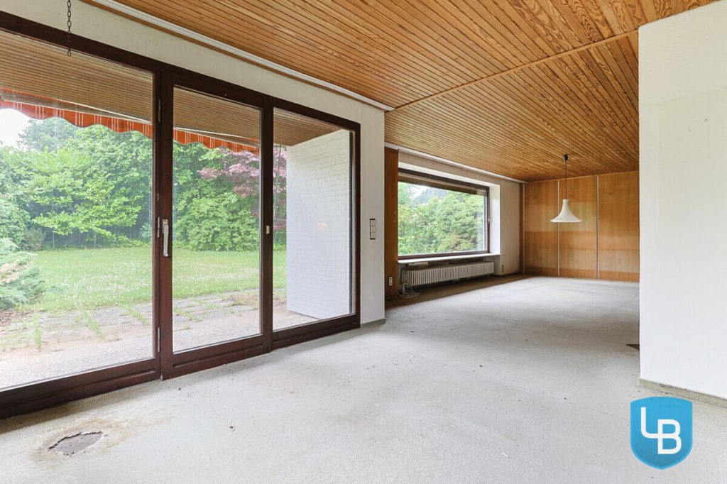 Immobilienangebot - Kiel - Alle & Rest (Wohnen) - Großzügig geschnittenes Einfamilienhaus mit Modernisierungsbedarf im Herzen von Kroog