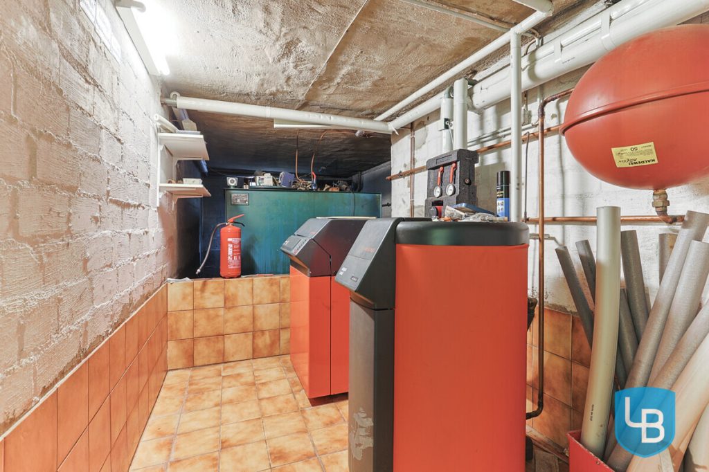 Immobilienangebot - Kiel - Alle & Rest (Wohnen) - Großzügig geschnittenes Einfamilienhaus mit Modernisierungsbedarf im Herzen von Kroog