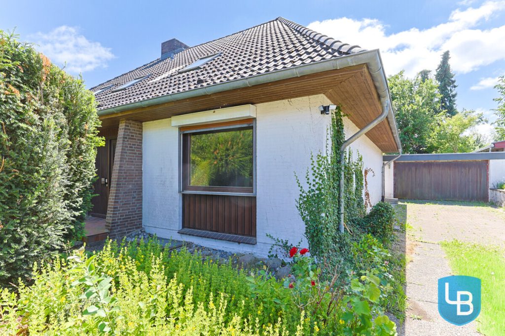 Immobilienangebot - Kiel - Alle & Rest (Wohnen) - Großzügig geschnittenes Einfamilienhaus mit Modernisierungsbedarf im Herzen von Kroog