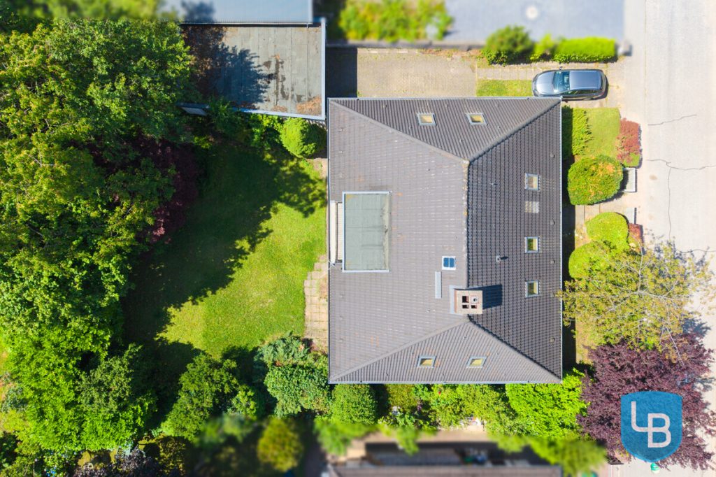 Immobilienangebot - Kiel - Alle & Rest (Wohnen) - Großzügig geschnittenes Einfamilienhaus mit Modernisierungsbedarf im Herzen von Kroog