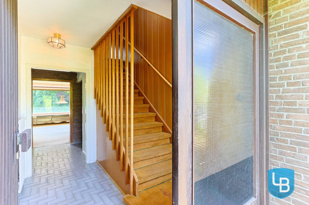 Immobilienangebot - Kiel - Alle & Rest (Wohnen) - Großzügig geschnittenes Einfamilienhaus mit Modernisierungsbedarf im Herzen von Kroog