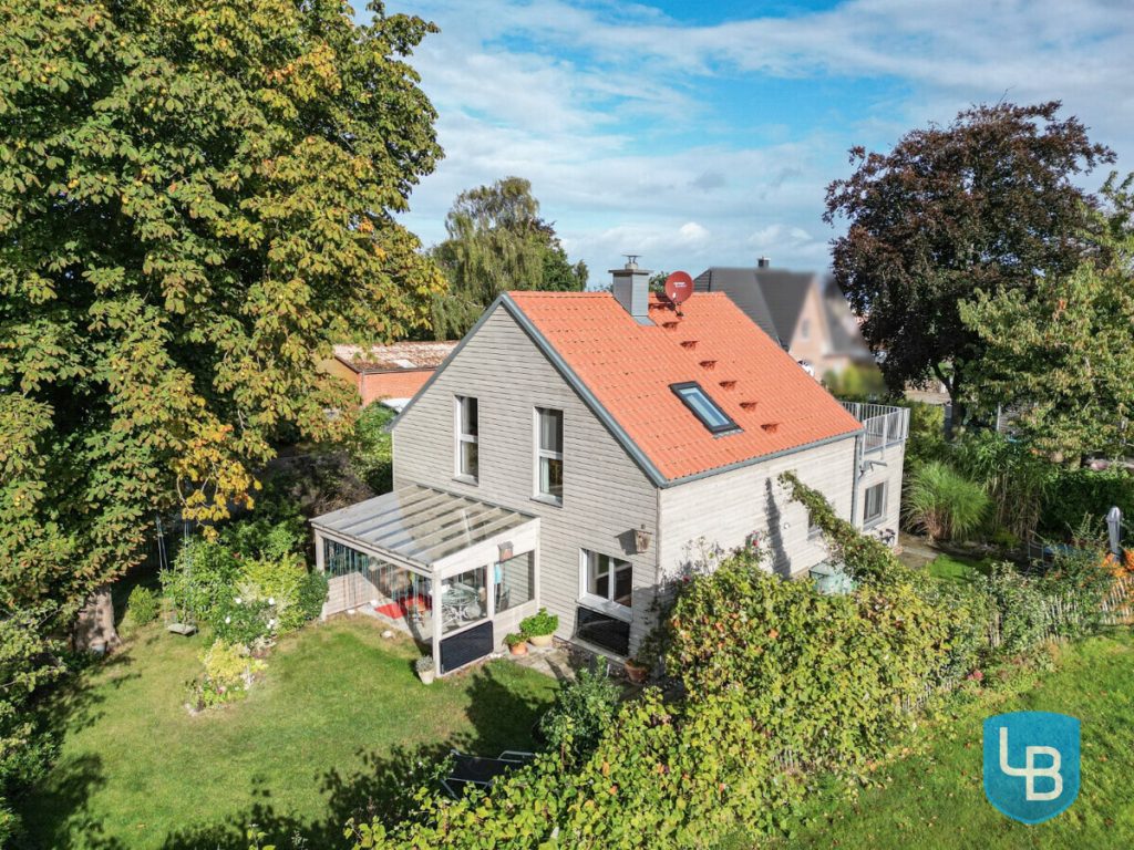 Immobilienangebot - Schwedeneck - Alle & Rest (Wohnen) - Hier lässt es sich leben! KfW 55 Bio-Holzhaus in Strandnähe sucht neuen Eigentümer