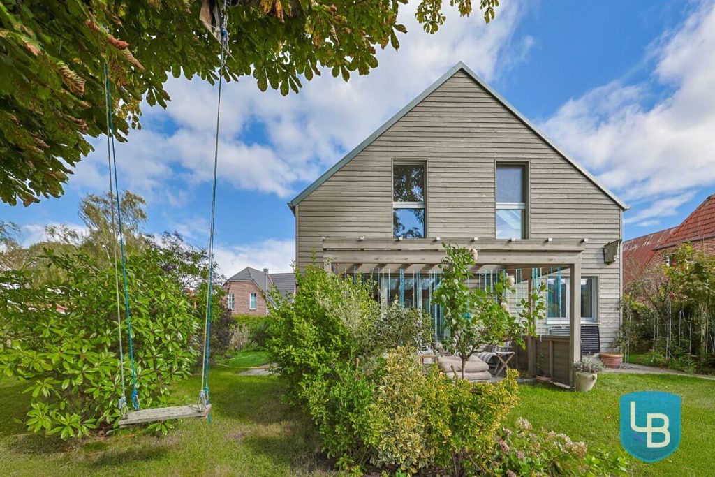 Immobilienangebot - Schwedeneck - Alle & Rest (Wohnen) - Hier lässt es sich leben! KfW 55 Bio-Holzhaus in Strandnähe sucht neuen Eigentümer