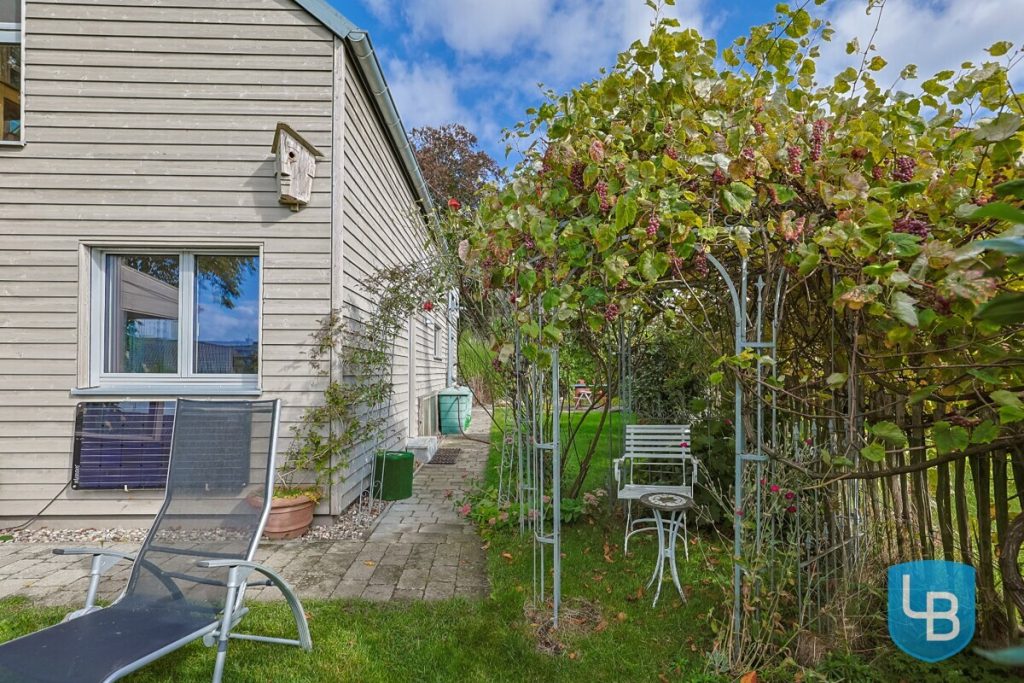 Immobilienangebot - Schwedeneck - Alle & Rest (Wohnen) - Hier lässt es sich leben! KfW 55 Bio-Holzhaus in Strandnähe sucht neuen Eigentümer