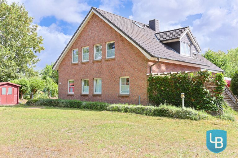 Immobilienangebot - Schellhorn - Alle & Rest (Wohnen) - Kapitalanlage nahe Preetz: Gepflegte Dachgeschosswohnung in einer Doppelhaushälfte