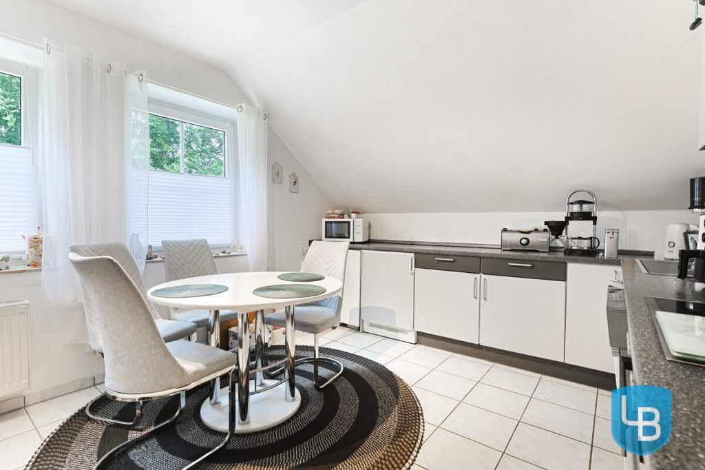 Immobilienangebot - Schellhorn - Alle & Rest (Wohnen) - Kapitalanlage nahe Preetz: Gepflegte Dachgeschosswohnung in einer Doppelhaushälfte