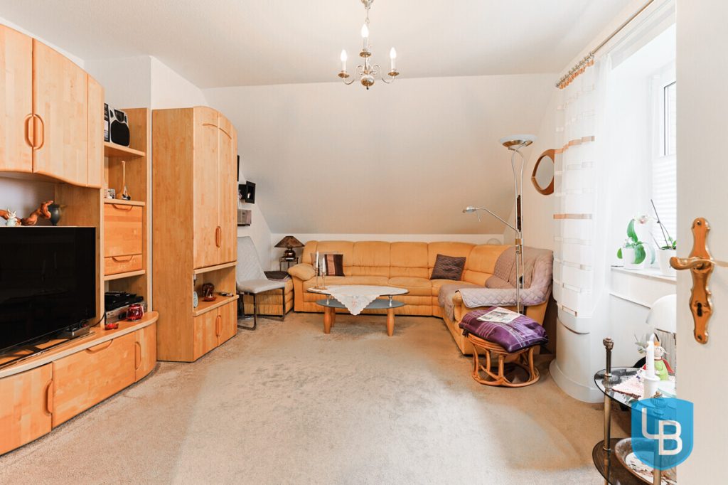 Immobilienangebot - Schellhorn - Alle & Rest (Wohnen) - Kapitalanlage nahe Preetz: Gepflegte Dachgeschosswohnung in einer Doppelhaushälfte