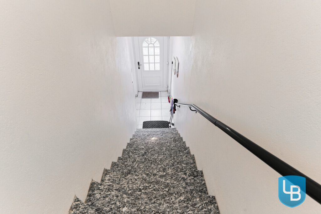 Immobilienangebot - Schellhorn - Alle & Rest (Wohnen) - Kapitalanlage nahe Preetz: Gepflegte Dachgeschosswohnung in einer Doppelhaushälfte