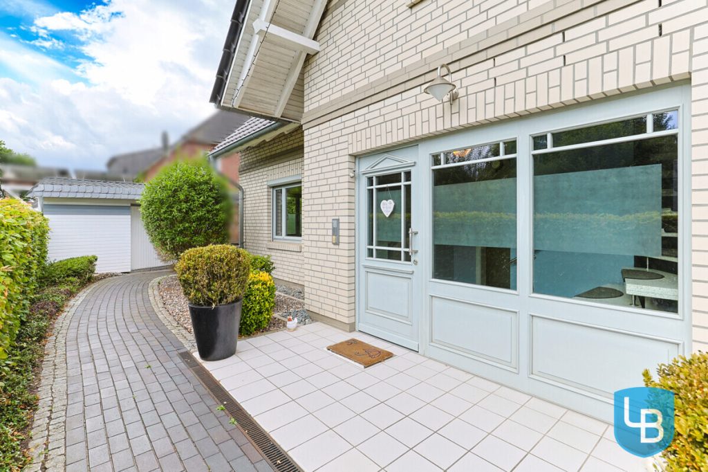 Immobilienangebot - Mönkeberg - Alle & Rest (Wohnen) - Zwei Einheiten, ein Zuhause! Großzügiges, modernes Haus in begehrter Lage von Mönkeberg