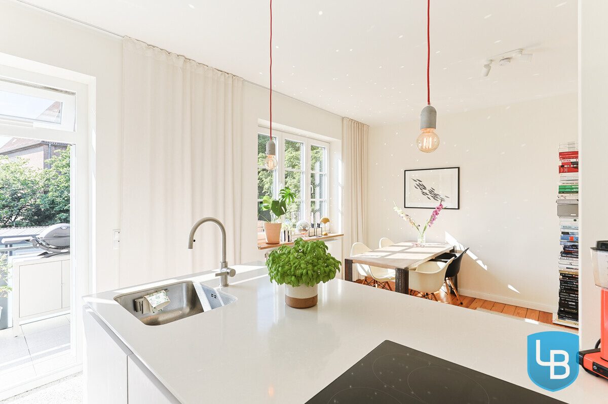 Immobilienangebot - Kiel - Alle & Rest (Wohnen) - Perfekte Lage in Uni-Nähe – Top modernisierte 2,5-Zimmer-Wohnung mit Stellplatz, sofort bezugsfrei