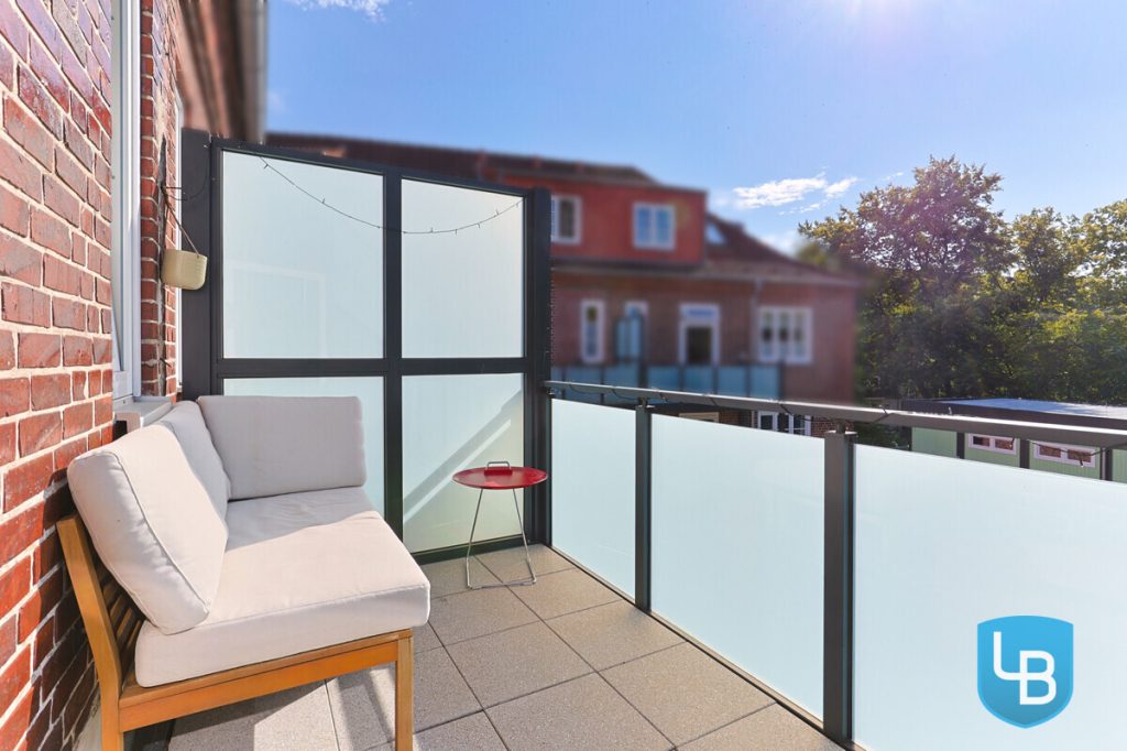 Immobilienangebot - Kiel - Alle & Rest (Wohnen) - Perfekte Lage in Uni-Nähe – Top modernisierte 2,5-Zimmer-Wohnung mit Stellplatz, sofort bezugsfrei