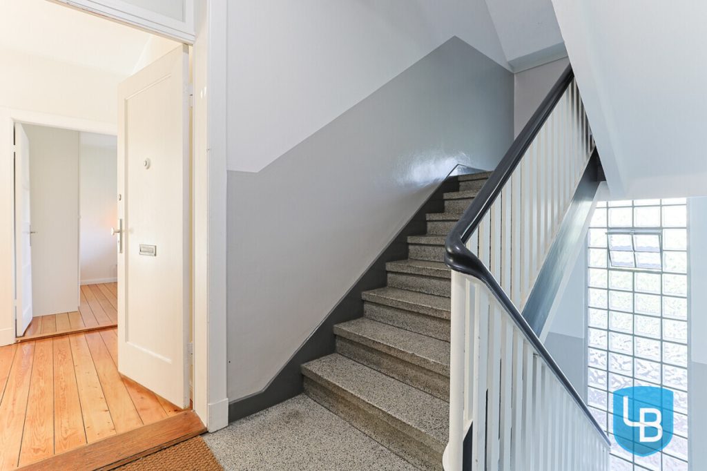 Immobilienangebot - Kiel - Alle & Rest (Wohnen) - Perfekte Lage in Uni-Nähe – Top modernisierte 2,5-Zimmer-Wohnung mit Stellplatz, sofort bezugsfrei
