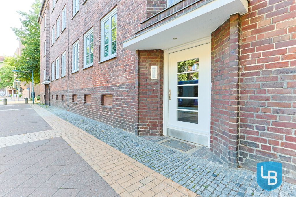 Immobilienangebot - Kiel - Alle & Rest (Wohnen) - Perfekte Lage in Uni-Nähe – Top modernisierte 2,5-Zimmer-Wohnung mit Stellplatz, sofort bezugsfrei