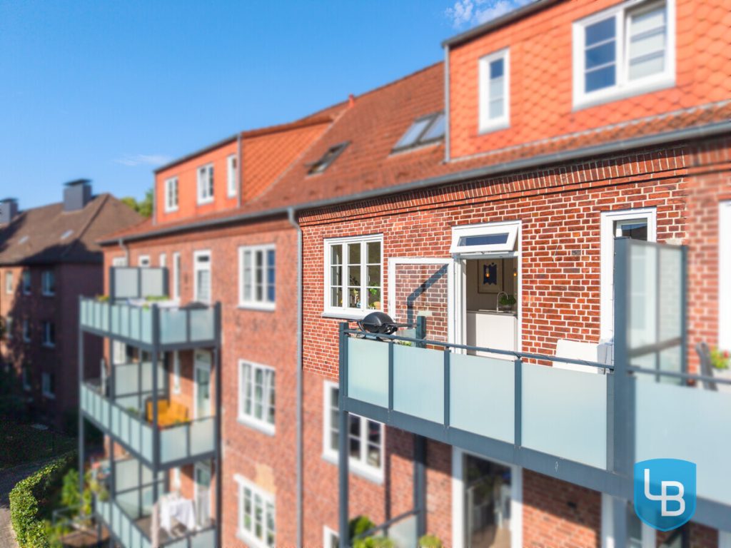 Immobilienangebot - Kiel - Alle & Rest (Wohnen) - Perfekte Lage in Uni-Nähe – Top modernisierte 2,5-Zimmer-Wohnung mit Stellplatz, sofort bezugsfrei