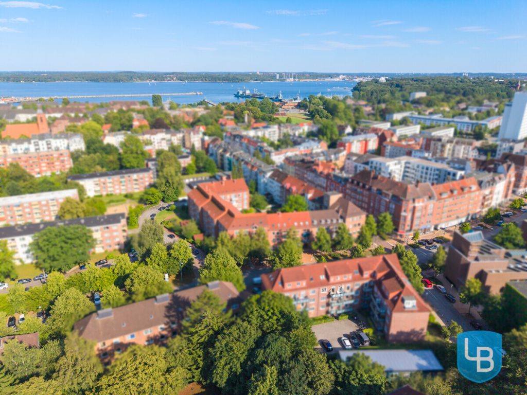 Immobilienangebot - Kiel - Alle & Rest (Wohnen) - Perfekte Lage in Uni-Nähe – Top modernisierte 2,5-Zimmer-Wohnung mit Stellplatz, sofort bezugsfrei