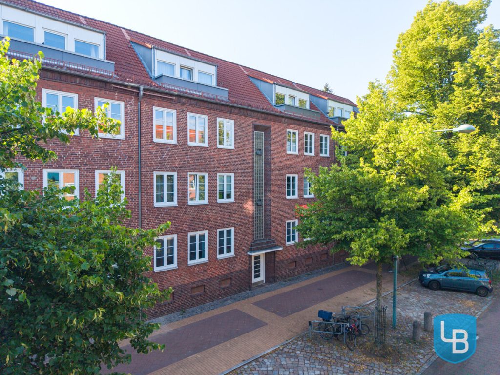Immobilienangebot - Kiel - Alle & Rest (Wohnen) - Perfekte Lage in Uni-Nähe – Top modernisierte 2,5-Zimmer-Wohnung mit Stellplatz, sofort bezugsfrei
