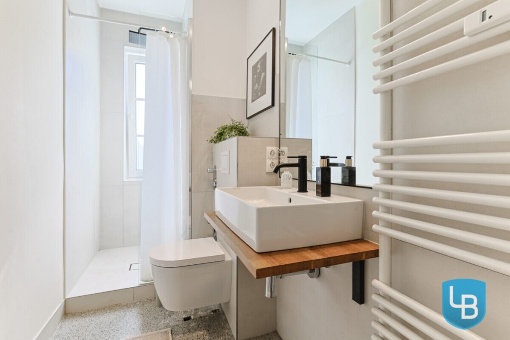 Immobilienangebot - Kiel - Alle & Rest (Wohnen) - Perfekte Lage in Uni-Nähe – Top modernisierte 2,5-Zimmer-Wohnung mit Stellplatz, sofort bezugsfrei