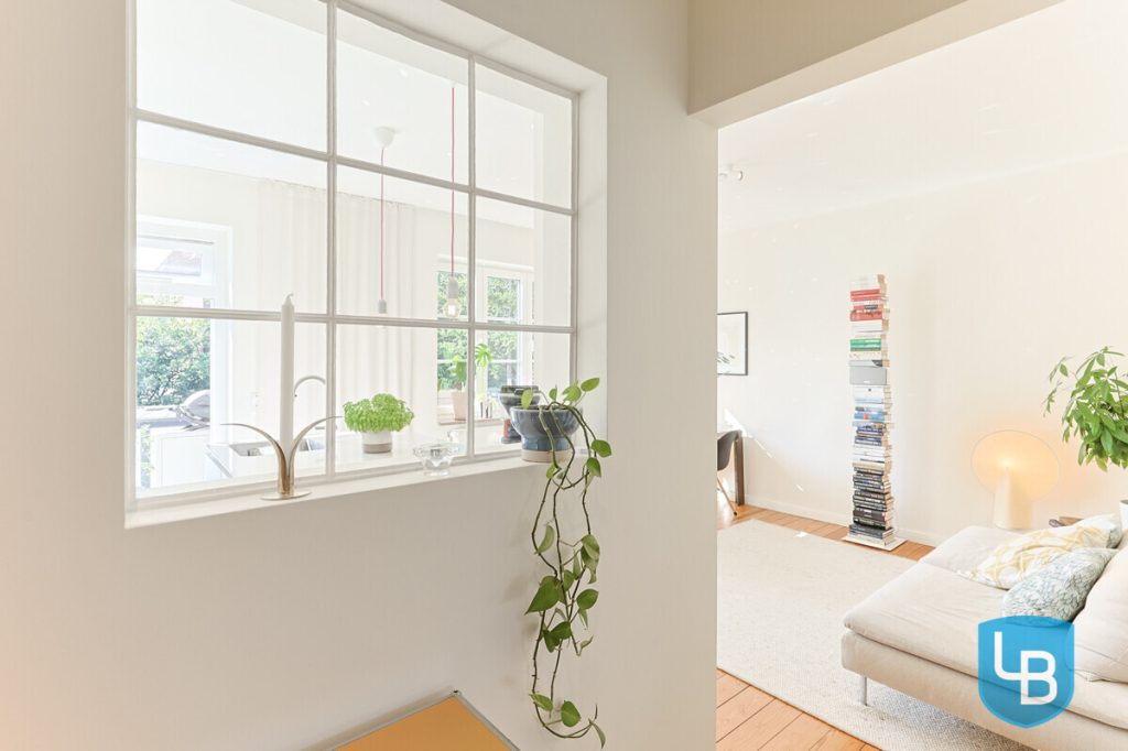 Immobilienangebot - Kiel - Alle & Rest (Wohnen) - Perfekte Lage in Uni-Nähe – Top modernisierte 2,5-Zimmer-Wohnung mit Stellplatz, sofort bezugsfrei