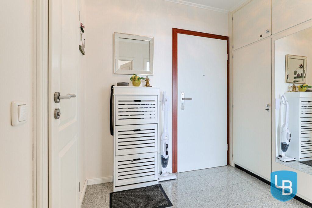 Immobilienangebot - Plön - Alle & Rest (Wohnen) - Gepflegte 2-Zimmer-Wohnung über den Dächern von Plön und mit direktem Seeblick