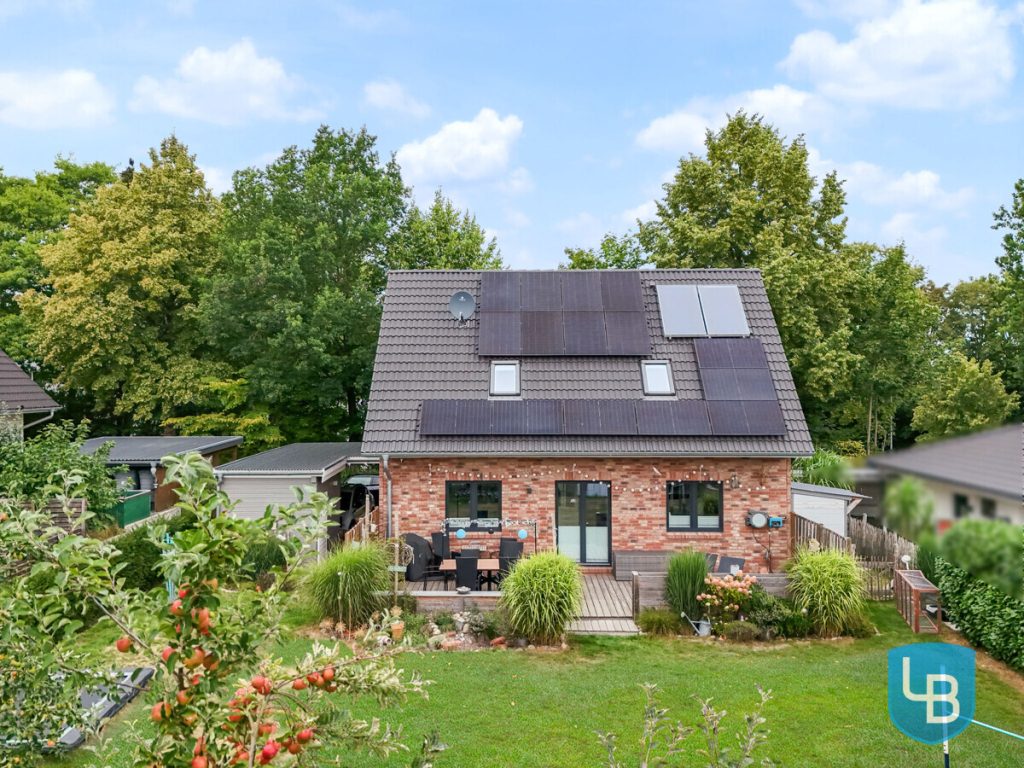 Immobilienangebot - Malente - Alle & Rest (Wohnen) - Neuwertiges KfW-55-EFH mit schönem Garten– energieeffizient, modern und familienfreundlich