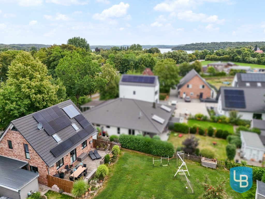 Immobilienangebot - Malente - Alle & Rest (Wohnen) - Neuwertiges KfW-55-EFH mit schönem Garten– energieeffizient, modern und familienfreundlich