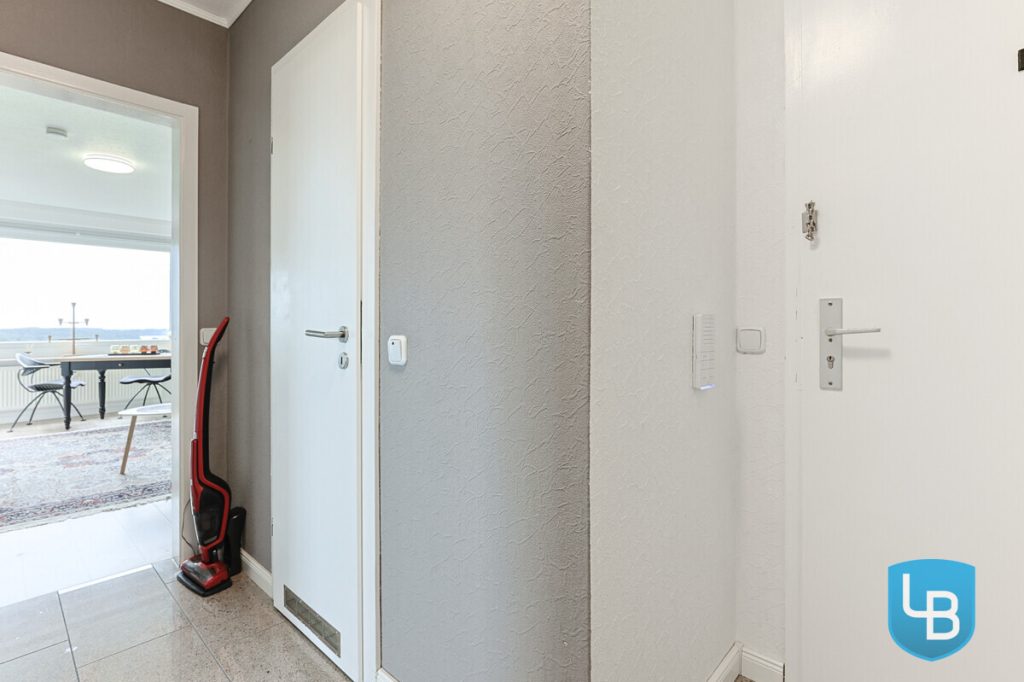 Immobilienangebot - Plön - Alle & Rest (Wohnen) - Gepflegte und hochwertig ausgestattete 2,5/3-Zimmer- Wohnung mit Seeblick und Balkon