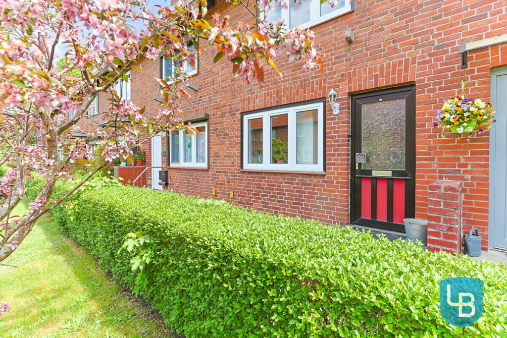 Immobilienangebot - Kiel - Alle & Rest (Wohnen) - Kleine Wohnoase mit Renovierungsbedarf sucht neuen Eigentümer!