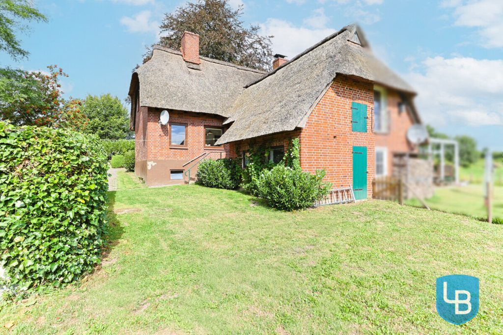 Immobilienangebot - Wahlstorf - Alle & Rest (Wohnen) - Reetdach-Doppelhaushälfte mit großem Grundstück – viel Potenzial für individuelle Gestaltung