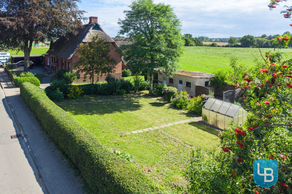 Immobilienangebot - Wahlstorf - Alle & Rest (Wohnen) - Reetdach-Doppelhaushälfte mit großem Grundstück – viel Potenzial für individuelle Gestaltung