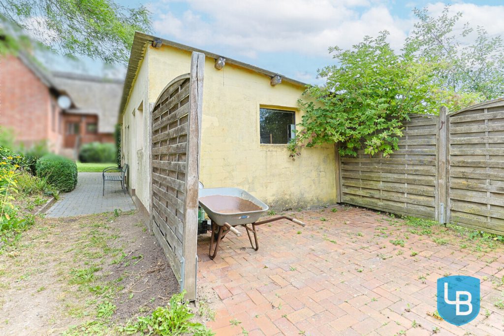Immobilienangebot - Wahlstorf - Alle & Rest (Wohnen) - Reetdach-Doppelhaushälfte mit großem Grundstück – viel Potenzial für individuelle Gestaltung