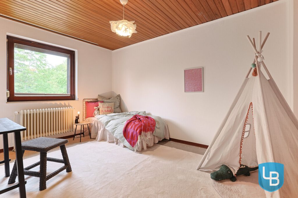 Immobilienangebot - Kiel / Mettenhof - Alle & Rest (Wohnen) - Mehr Platz geht nicht! Reihenendhaus mit Einliegerwohnung und Doppelgarage in Kiel-Mettenhof!
