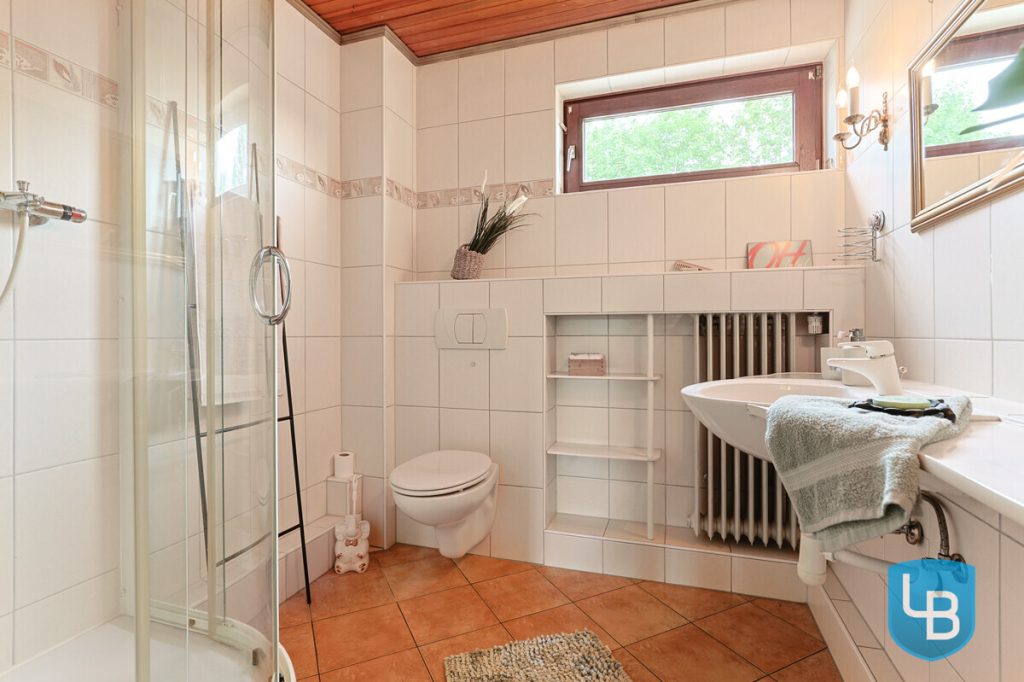 Immobilienangebot - Kiel / Mettenhof - Alle & Rest (Wohnen) - Mehr Platz geht nicht! Reihenendhaus mit Einliegerwohnung und Doppelgarage in Kiel-Mettenhof!