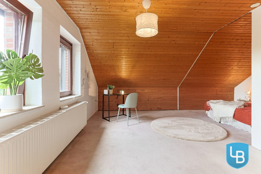 Immobilienangebot - Kiel / Mettenhof - Alle & Rest (Wohnen) - Mehr Platz geht nicht! Reihenendhaus mit Einliegerwohnung und Doppelgarage in Kiel-Mettenhof!