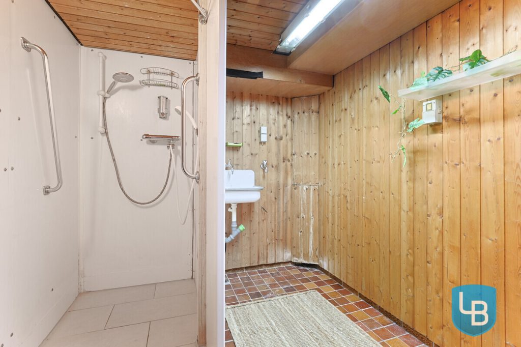Immobilienangebot - Kiel / Mettenhof - Alle & Rest (Wohnen) - Mehr Platz geht nicht! Reihenendhaus mit Einliegerwohnung und Doppelgarage in Kiel-Mettenhof!